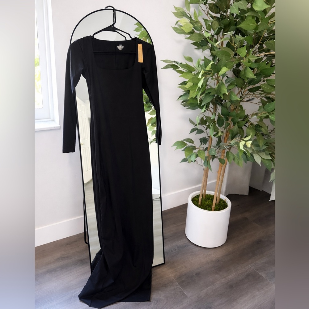 SKIMS Elegant Black Long Sleeve Dress
